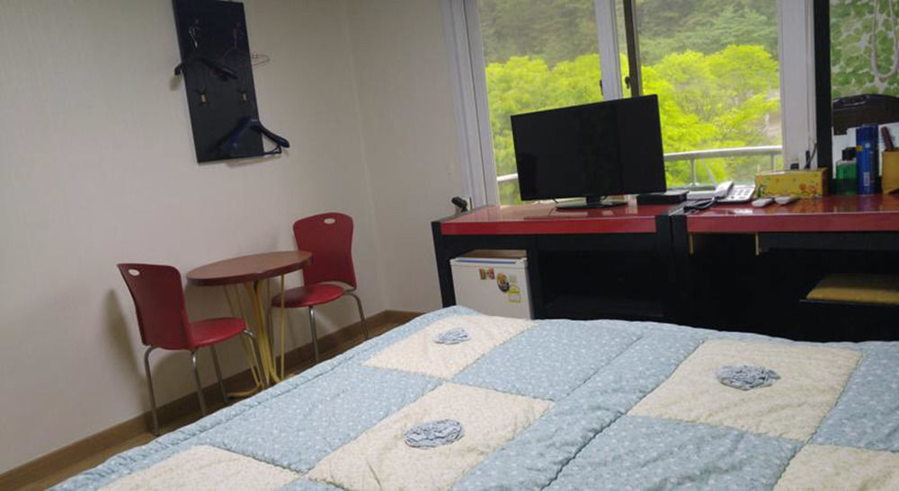 Отель Camp Jirisan Parkview Gurye Экстерьер фото